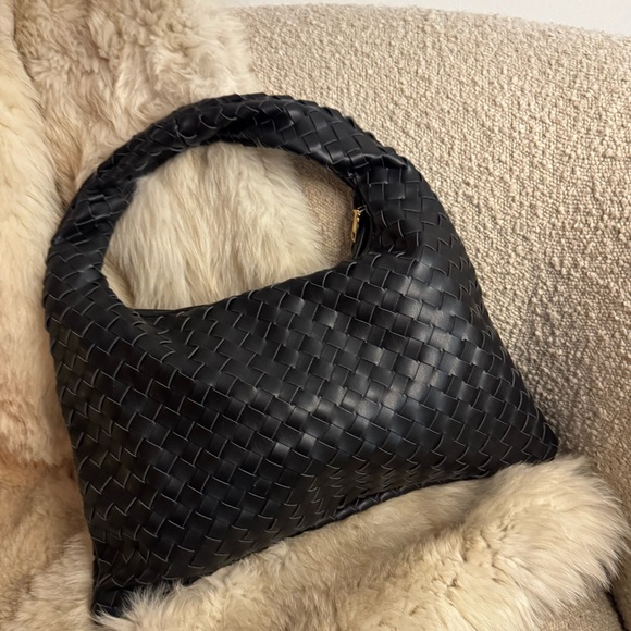Black woven vegan leather slouchy hobo bag - Picture 3 of 14